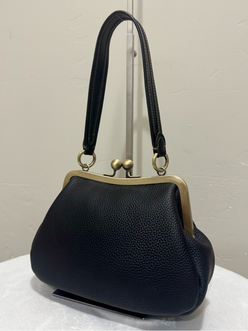 Unique Togo Cowhide Leather Handmade Vintage Kisslock Purse, Multi Use Style - Picture 5 of 16
